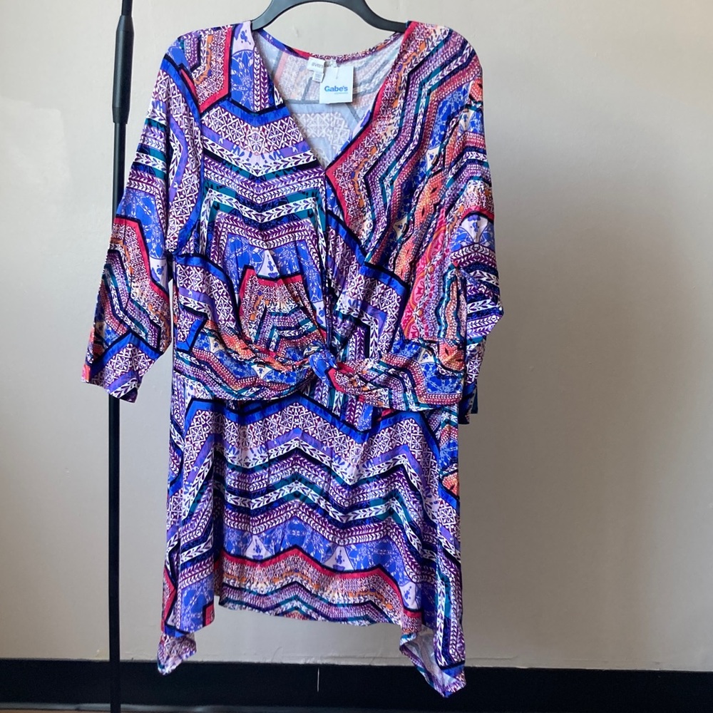 Avenue colorful print top with stretch size 18 / 20